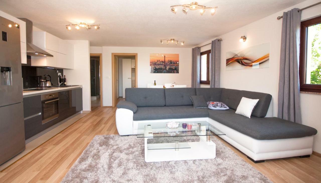 Apartmani Ivan Kaštela Eksteriør billede